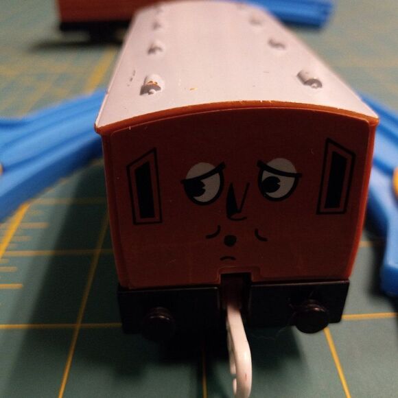 TOMY Engine Molly, tender, Annie, Clarabell Train - Picture 9 of 11